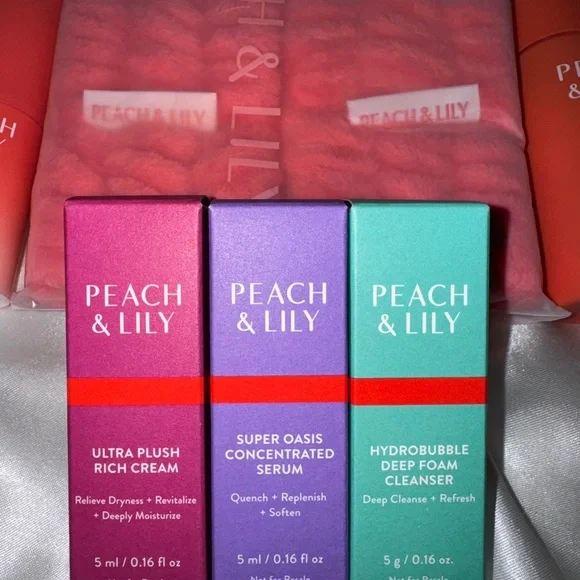 Peach & Lily 6 Piece Skincare Set Cream Serum Cleanser Face Polisher Wristbands - Picture 3 of 5
